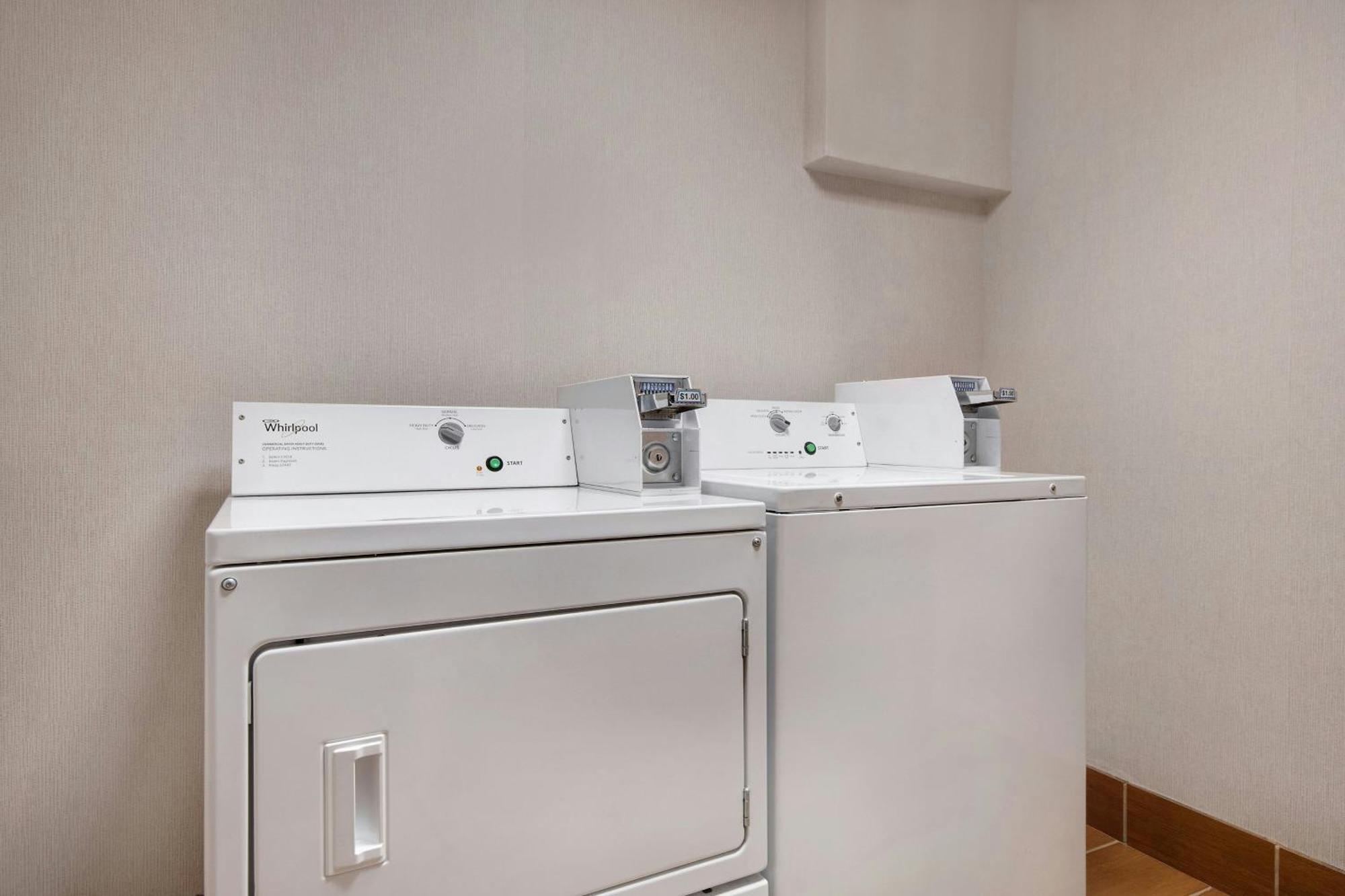 Fairfield Inn And Suites By Marriott Rochester West/Greece Bagian luar foto